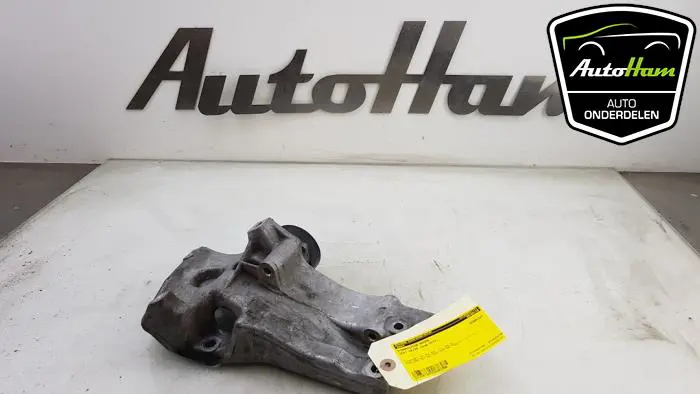 Dynamosteun boven Seat Ibiza