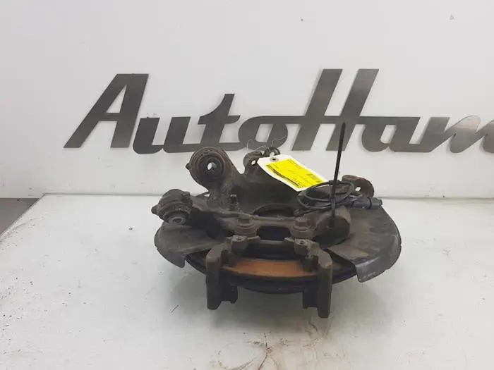 Wielnaaf achter BMW 3-Serie