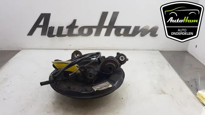 Wielnaaf achter BMW 3-Serie
