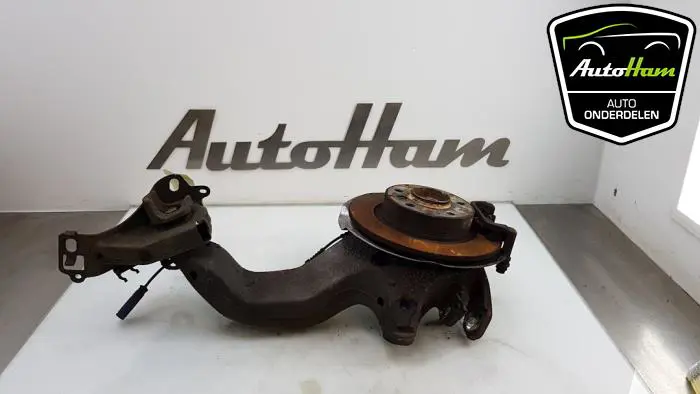 Wielnaaf achter Mini Countryman