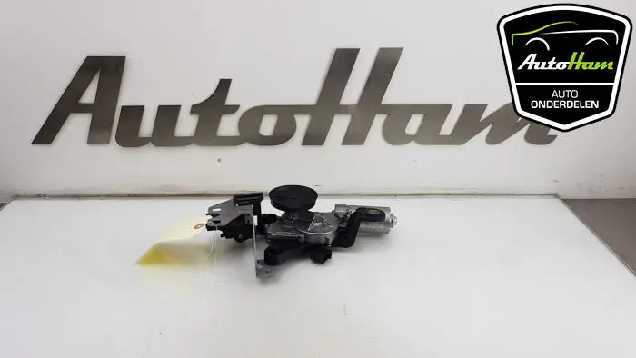 Ruitenwissermotor achter BMW 3-Serie