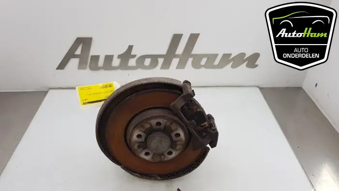 Wielnaaf achter Audi A4