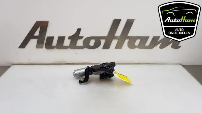 Ruitenwissermotor achter BMW 3-Serie