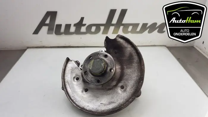 Wielnaaf achter Audi A4