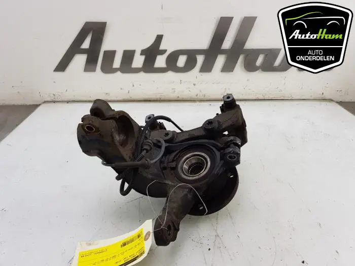 Fusee links-voor Peugeot 2008