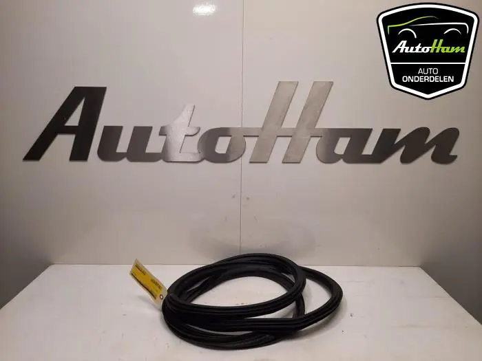 Portierrubber 4Deurs rechts-voor Skoda Octavia