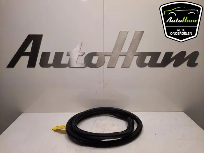 Portierrubber 4Deurs rechts-voor Skoda Scala