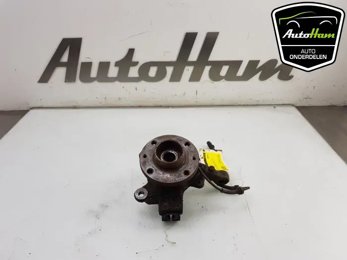 Fusee links-voor Renault Clio