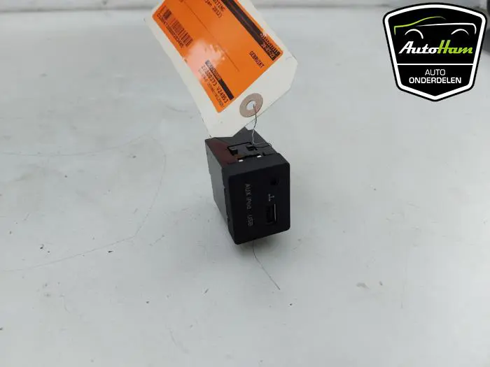 AUX/USB aansluiting Kia Cee'D