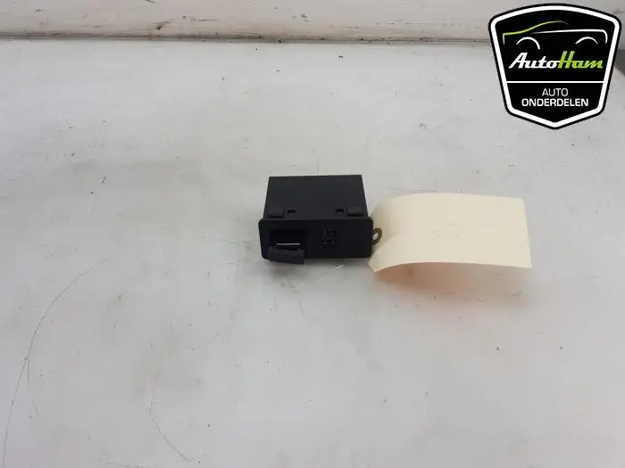 AUX/USB aansluiting Mazda 6.