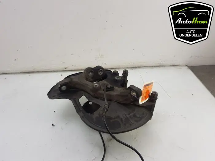 Fusee links-voor Mercedes C-Klasse