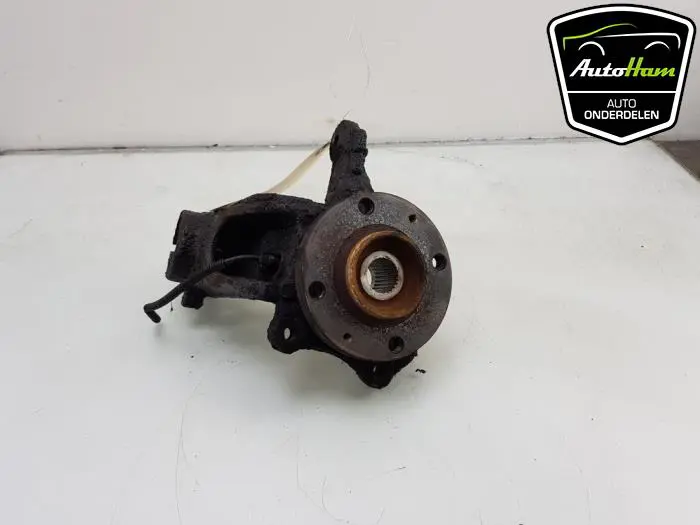 Fusee links-voor Peugeot 207