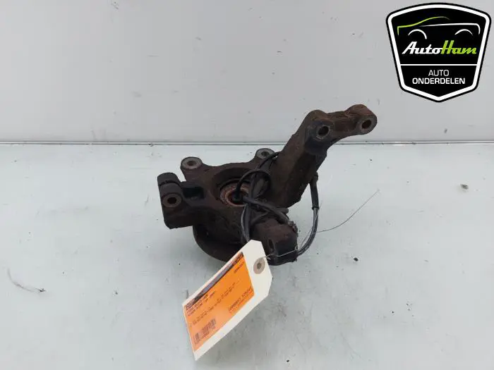 Fusee rechts-voor Nissan Micra