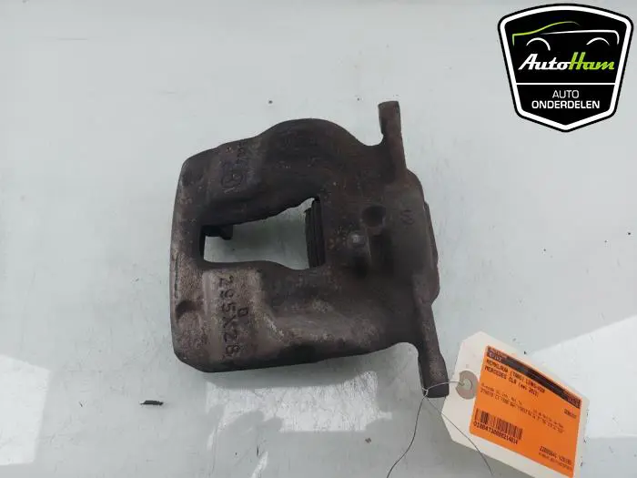 Remklauw (Tang) links-voor Mercedes CLA