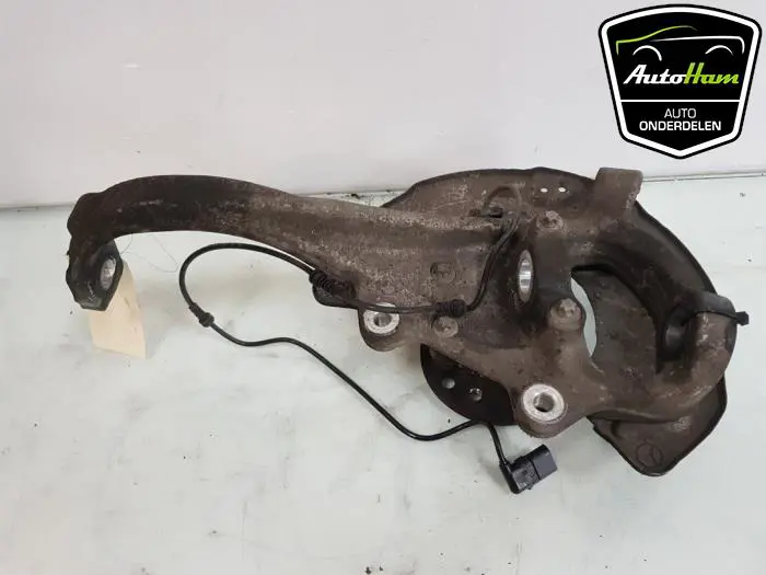 Fusee links-voor Mercedes C-Klasse