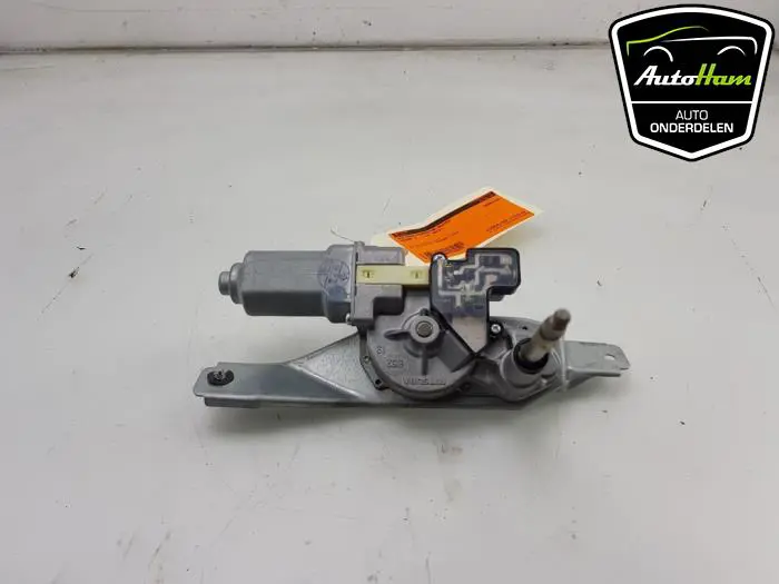 Ruitenwissermotor achter Mazda 2.