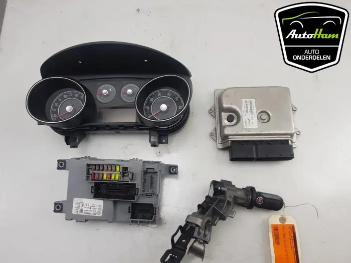 Kontaktslot + computer Fiat Punto