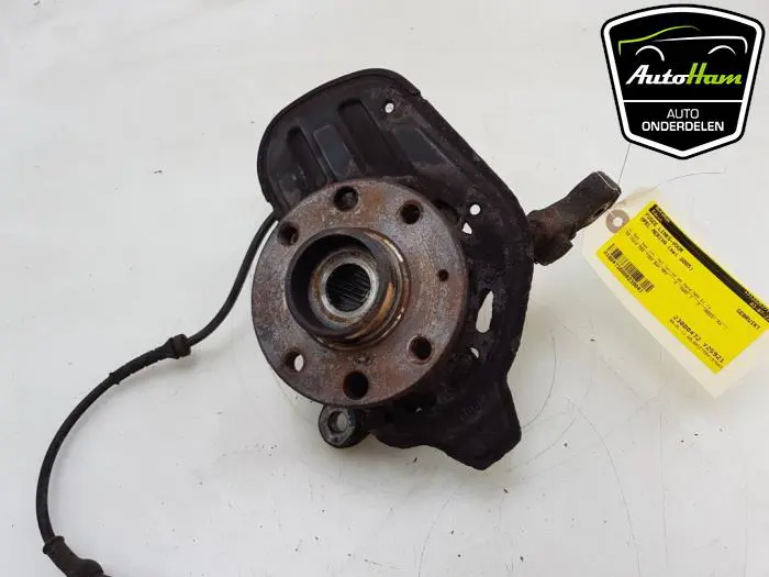 Fusee links-voor Opel Meriva