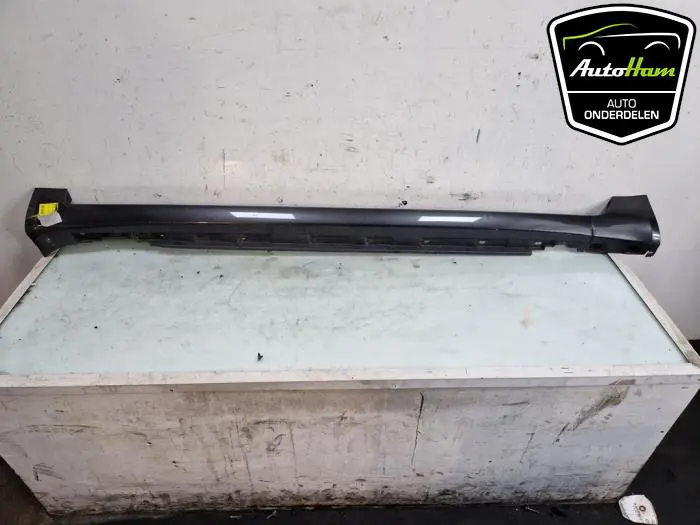 Zijskirt links Audi A4