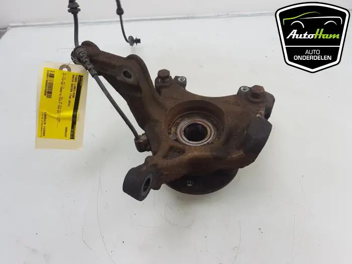 Fusee links-voor Dacia Duster