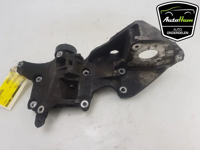 Dynamosteun boven Seat Leon