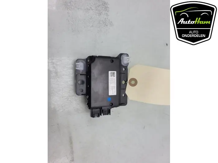 AUX/USB aansluiting Tesla Model 3