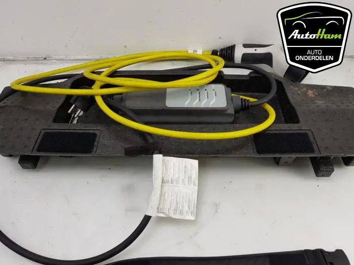 Oplaadkabel elektrische auto BMW M3