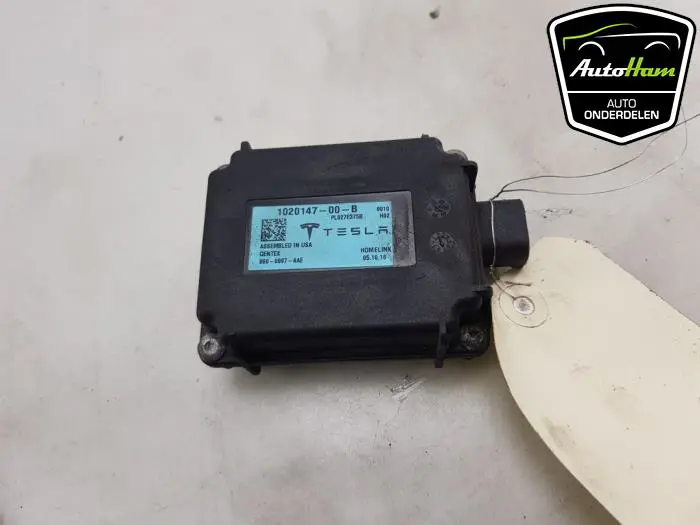 Garagedeur opener Tesla Model S