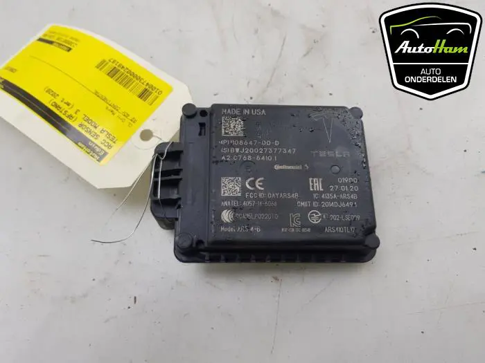 Radar sensor Tesla Model 3