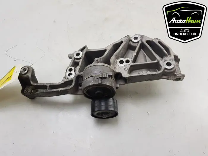 Dynamosteun boven Peugeot 2008