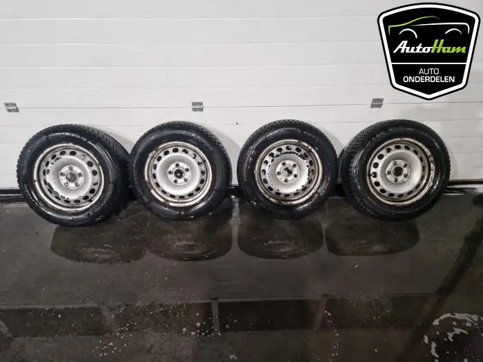 Velgen set + winterbanden Volkswagen Caddy