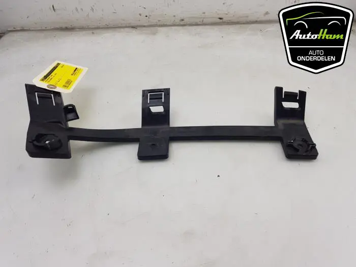 Koplampframe links Tesla Model X