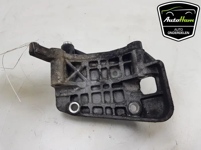 Dynamosteun onder Audi SQ5