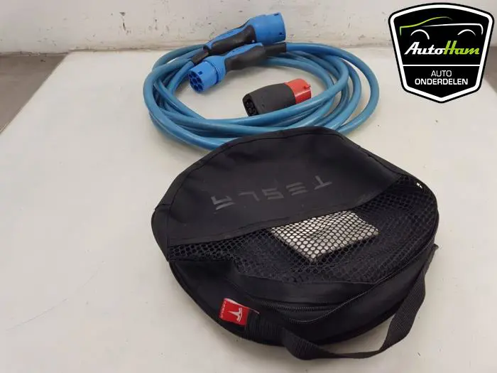 Oplaadkabel elektrische auto Tesla Model X