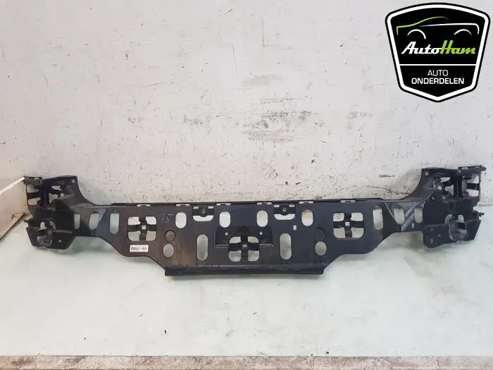 Bumpersteun midden-achter BMW M8