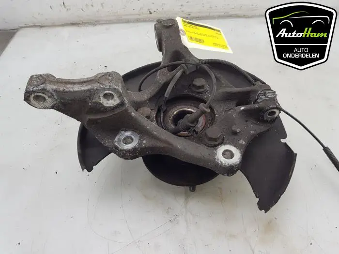 Fusee links-voor Opel Zafira