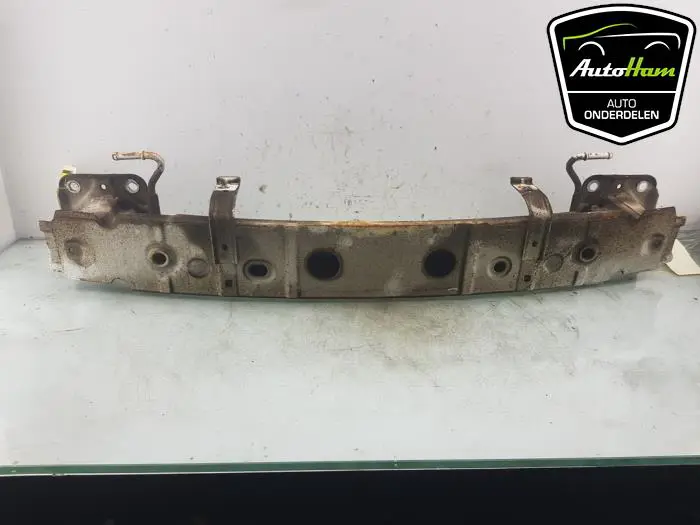Bumperframe achter Mazda 3.