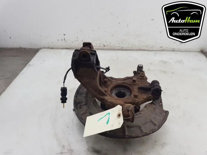 Fusee links-voor Mazda 3.