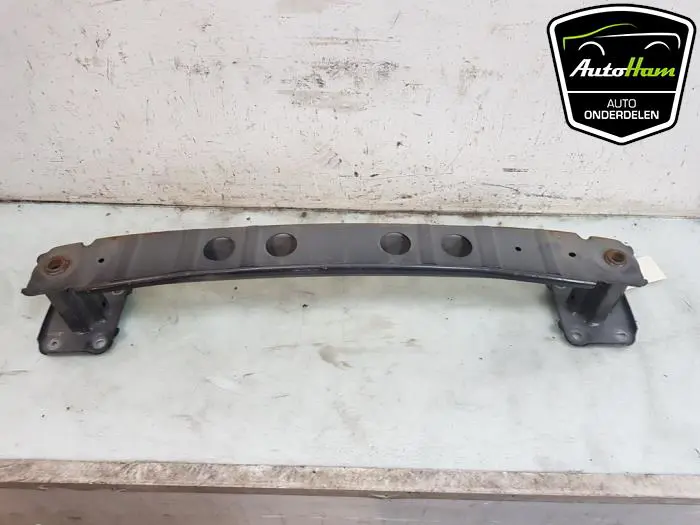 Bumperframe achter Mazda 3.