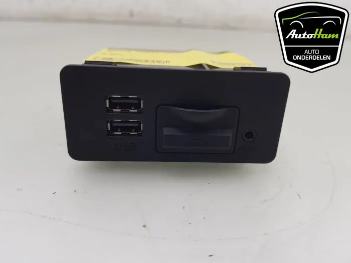 AUX/USB aansluiting Mazda 3.