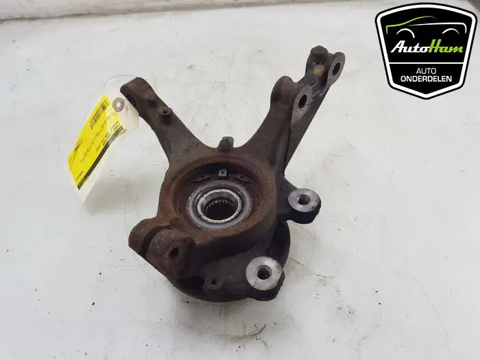 Fusee links-voor Peugeot 2008