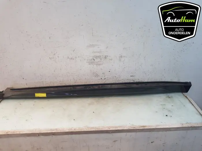 Zijskirt links BMW X2