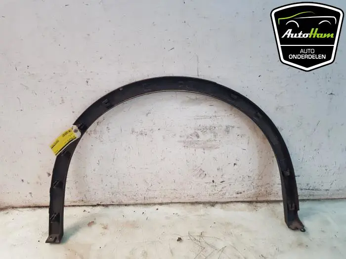 Wielrand achter Seat Tarraco