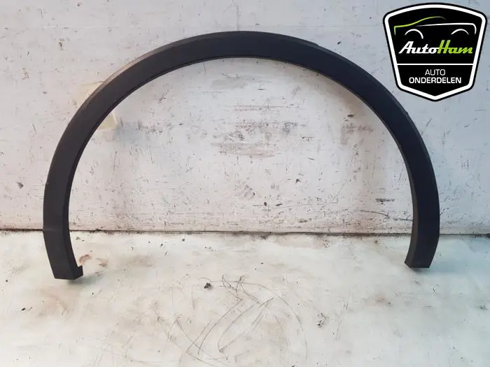 Wielrand achter Seat Tarraco