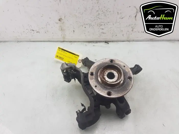 Fusee links-voor Peugeot 208