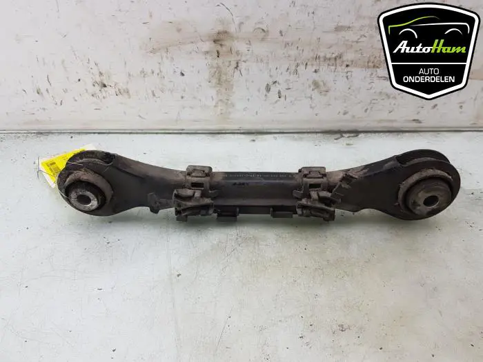 Reactiestang links-achter BMW M1