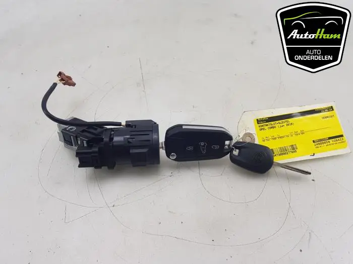 Kontaktslot+Sleutel Opel Combo