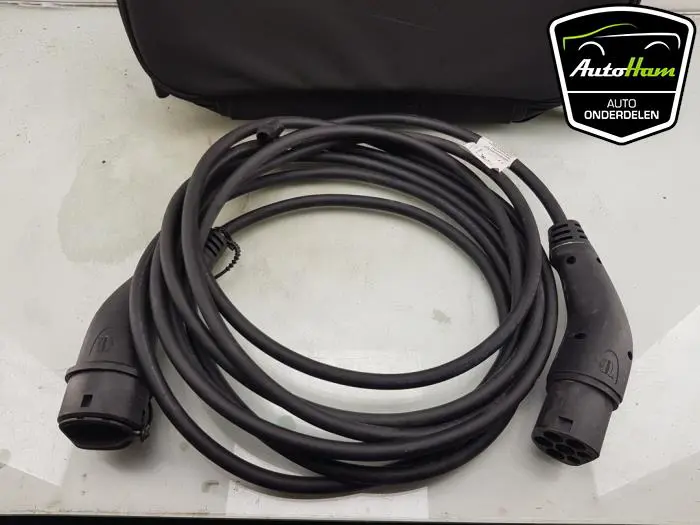 Oplaadkabel elektrische auto Porsche Taycan