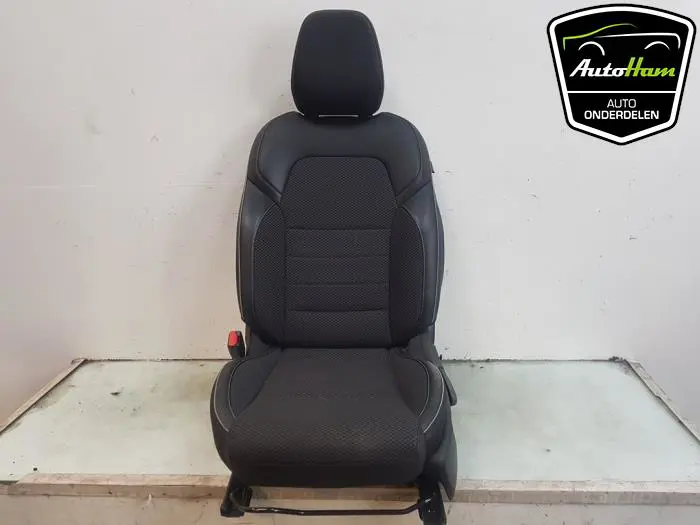 Stoel links Renault Arkana
