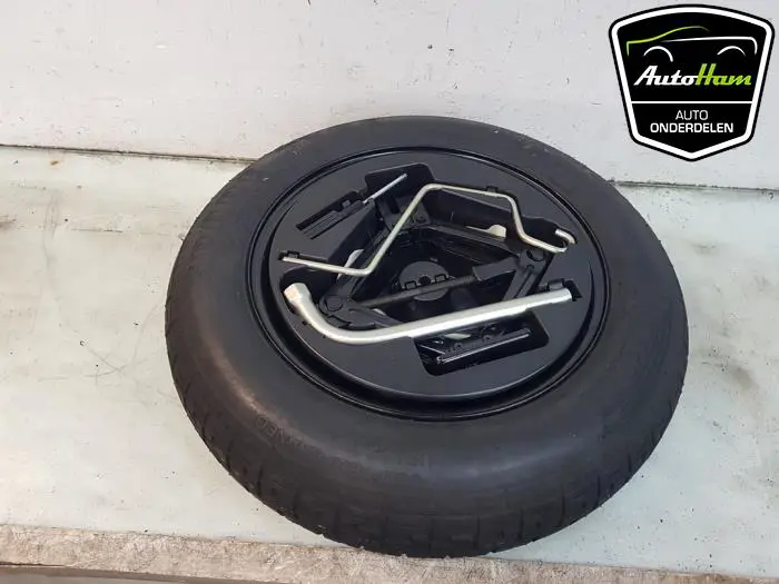 Krikset + reservewiel Ford KA